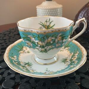 Vintage Queen Anne “Marilyn” fine bone china tea cup/saucer beautiful & perfect